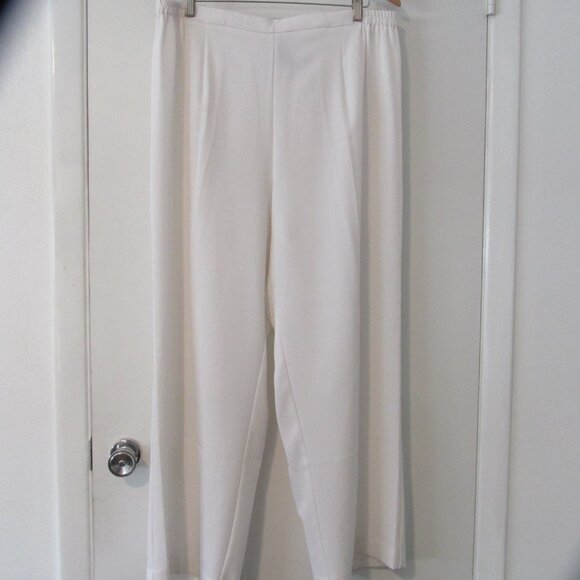 Studio 1 Black Blazer (22W) and White Pants (20W) - Picture 12 of 14